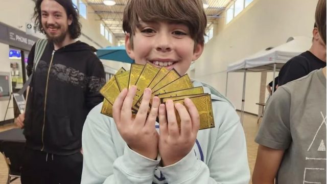 Game: Pokémon Pitch Black fan pulls world's first ever gold god pack | super jackpot block party, gg