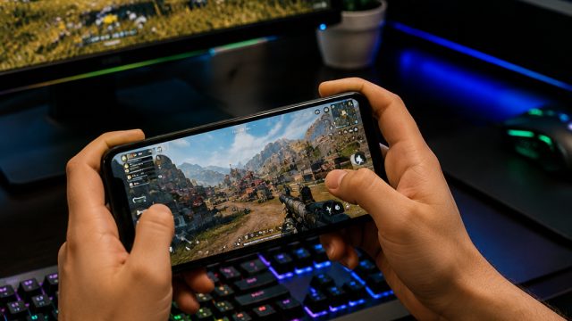 Ultimate Guide to Downloading Apex Legends for Mobile and PC